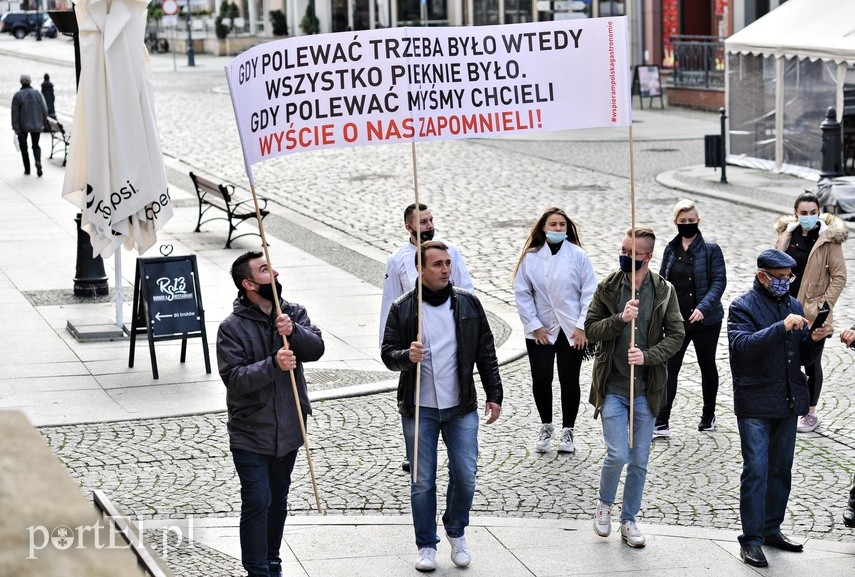 Gastronomia z czarną polewką dla rządu zdjęcie nr 232511