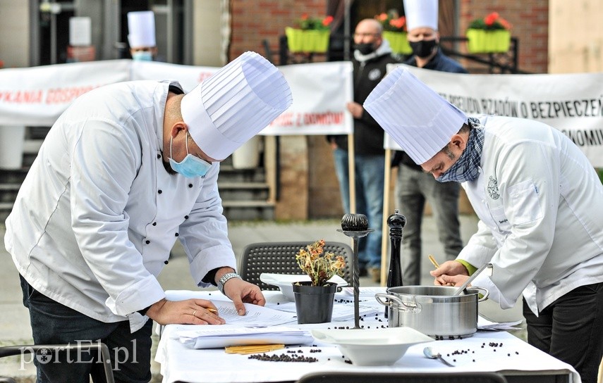 Gastronomia z czarną polewką dla rządu zdjęcie nr 232508