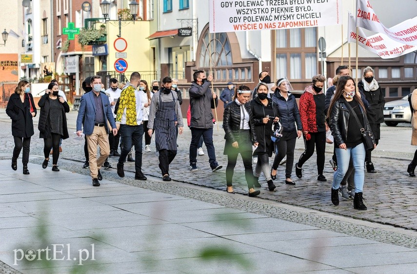 Gastronomia z czarną polewką dla rządu zdjęcie nr 232523