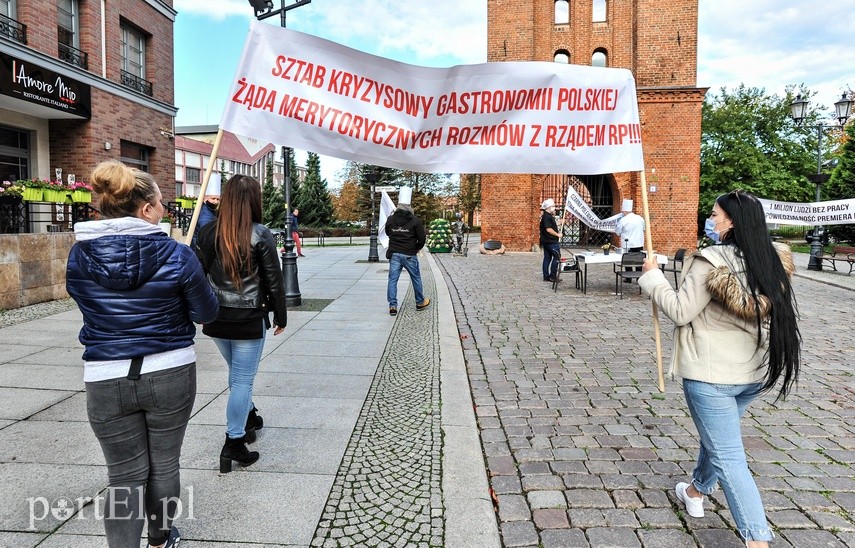 Gastronomia z czarną polewką dla rządu zdjęcie nr 232494