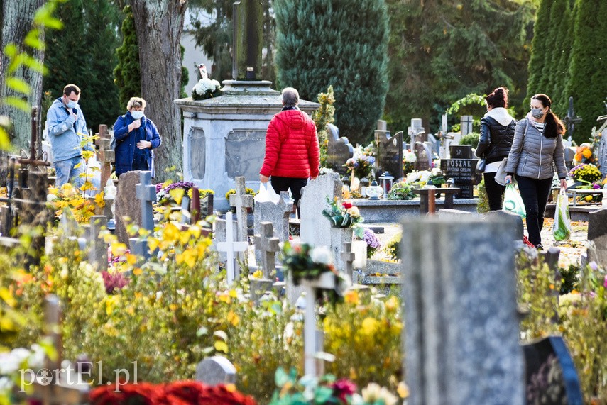 "A dziś można już wejść na cmentarz?" zdjęcie nr 232558