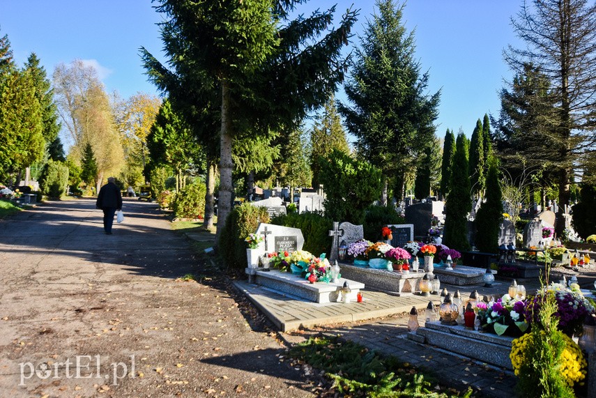 "A dziś można już wejść na cmentarz?" zdjęcie nr 232550