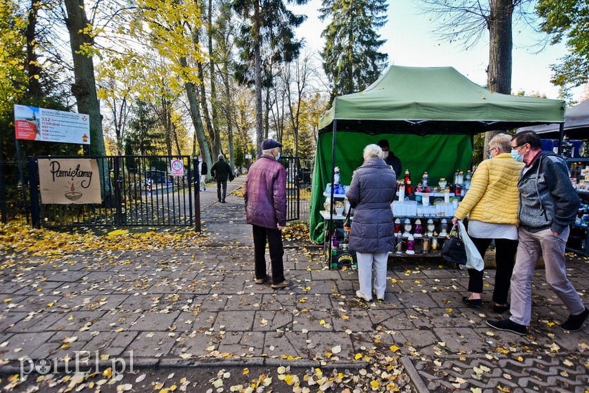 "A dziś można już wejść na cmentarz?" zdjęcie nr 232555