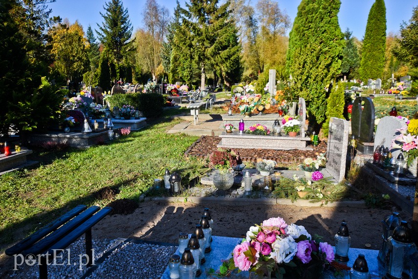 "A dziś można już wejść na cmentarz?" zdjęcie nr 232549