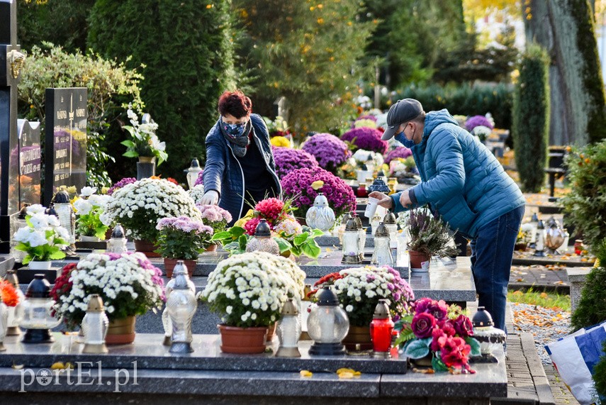 "A dziś można już wejść na cmentarz?" zdjęcie nr 232557