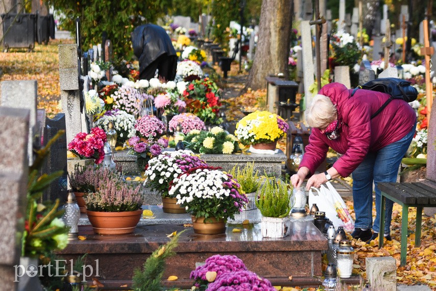 "A dziś można już wejść na cmentarz?" zdjęcie nr 232559