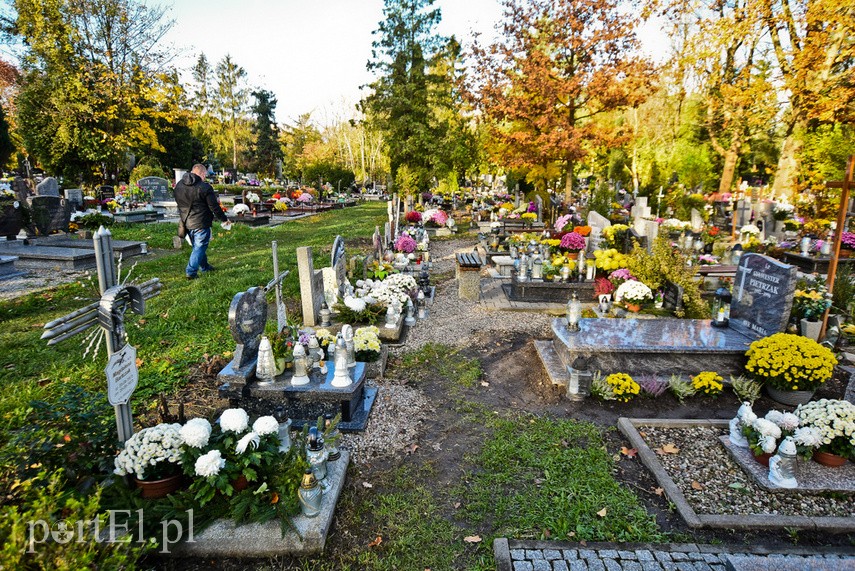 "A dziś można już wejść na cmentarz?" zdjęcie nr 232565