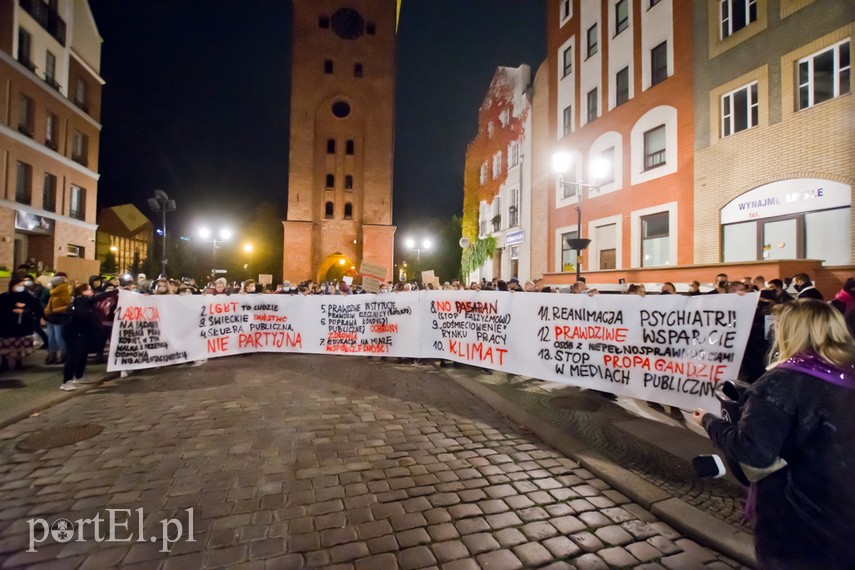 Kolejny protest w Elblągu, tym razem z udziałem Marty Lempart zdjęcie nr 232671