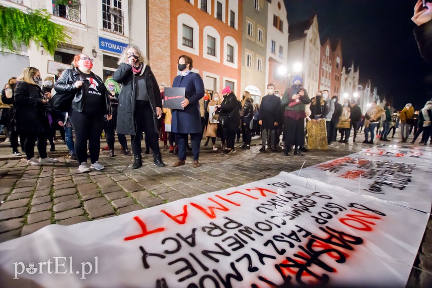 Kolejny protest w Elblągu, tym razem z udziałem Marty Lempart zdjęcie nr 232670