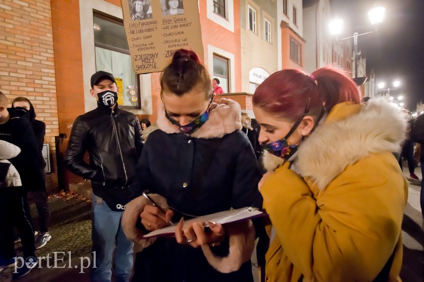 Kolejny protest w Elblągu, tym razem z udziałem Marty Lempart zdjęcie nr 232657