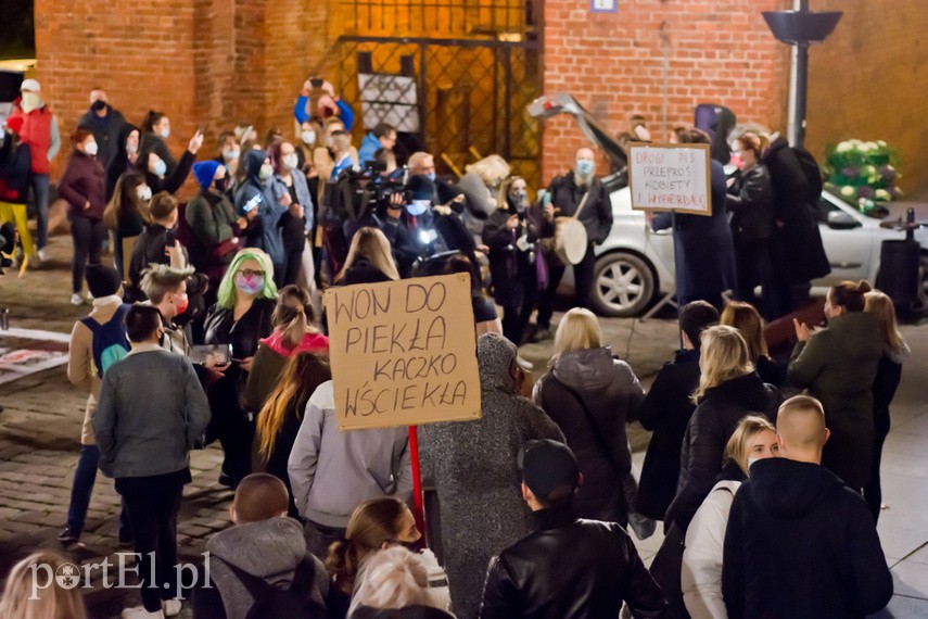 Kolejny protest w Elblągu, tym razem z udziałem Marty Lempart zdjęcie nr 232656