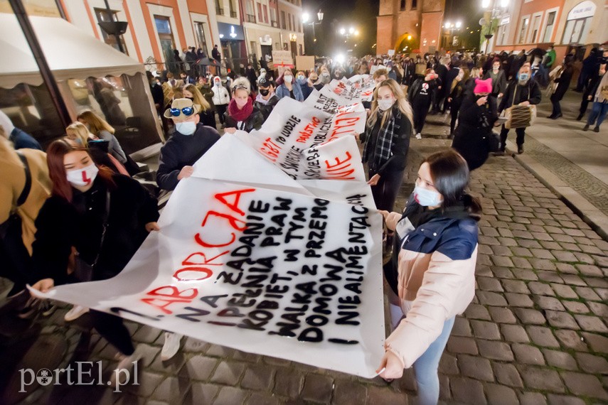 Kolejny protest w Elblągu, tym razem z udziałem Marty Lempart zdjęcie nr 232672