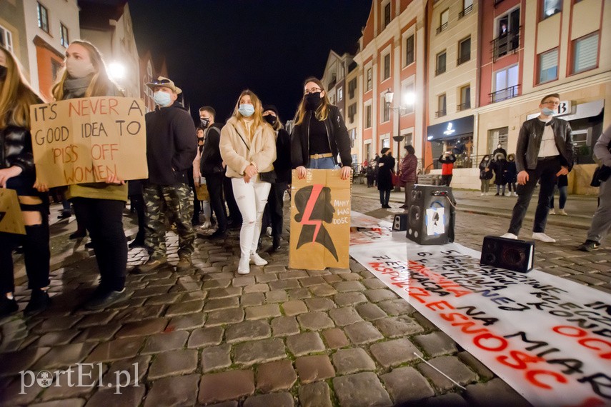 Kolejny protest w Elblągu, tym razem z udziałem Marty Lempart zdjęcie nr 232659