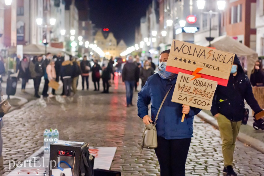 Kolejny protest w Elblągu, tym razem z udziałem Marty Lempart zdjęcie nr 232649