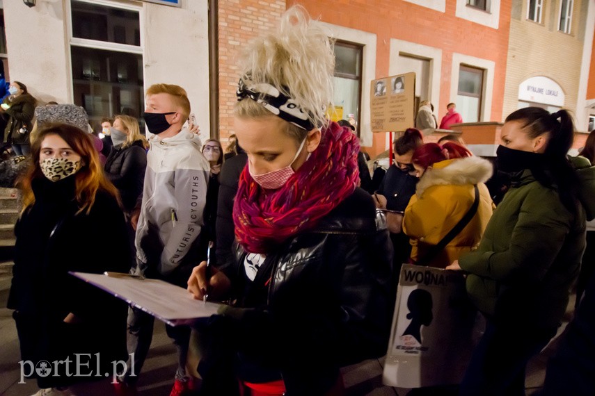 Kolejny protest w Elblągu, tym razem z udziałem Marty Lempart zdjęcie nr 232658