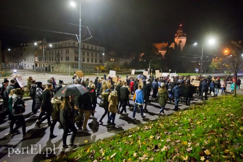 Kolejny protest w Elblągu, tym razem z udziałem Marty Lempart zdjęcie nr 232697