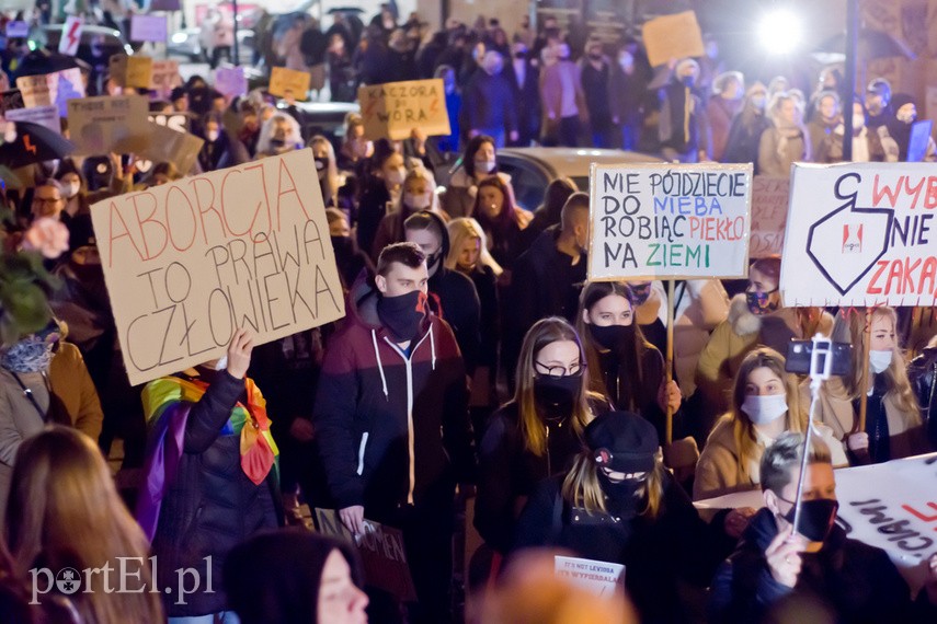 Kolejny protest w Elblągu, tym razem z udziałem Marty Lempart zdjęcie nr 232678