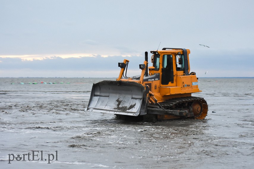 Poszerzają plażę w Kadynach zdjęcie nr 232725