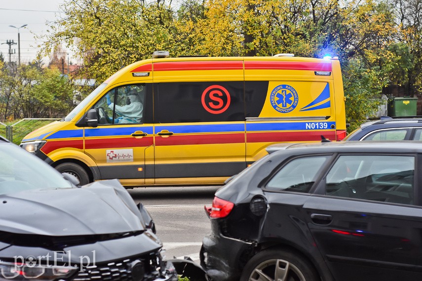 Kolizja fiata z audi na al. Grunwaldzkiej zdjęcie nr 232820