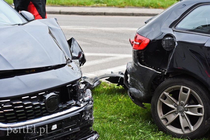 Kolizja fiata z audi na al. Grunwaldzkiej zdjęcie nr 232818