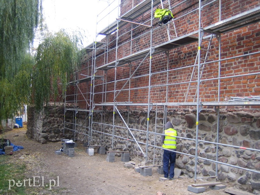 Średniowieczny zabytek w remoncie zdjęcie nr 232895