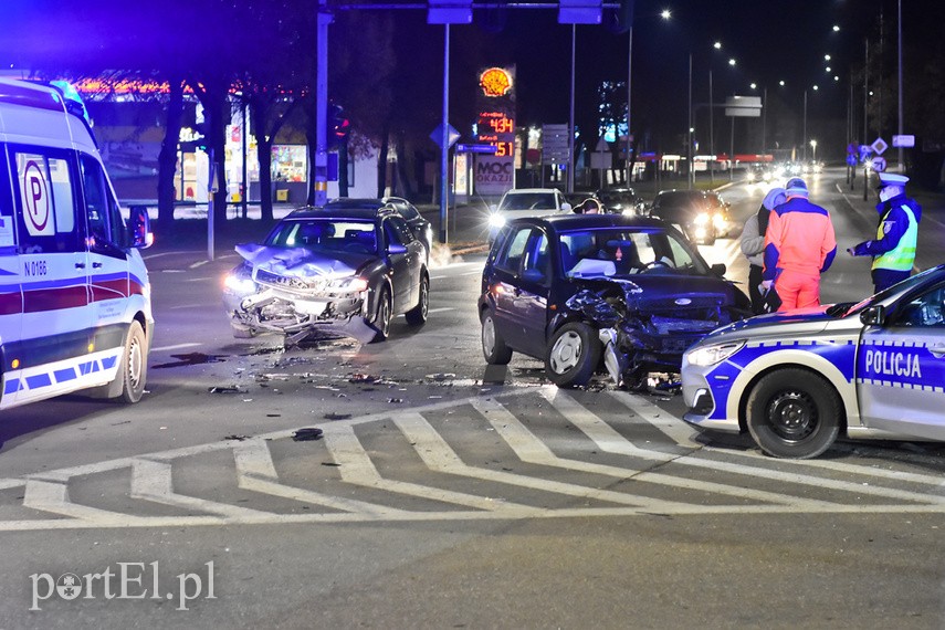 Czołowe zderzenie na al. Tysiąclecia, kolejne odebrane prawo jazdy zdjęcie nr 233582