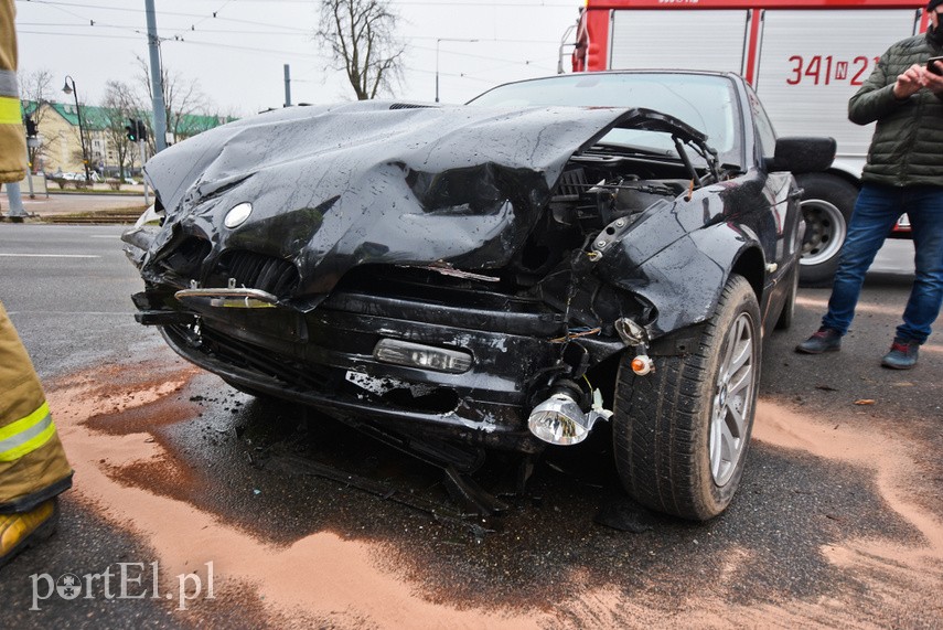 Zderzenie renault z bmw pod szkołą muzyczną zdjęcie nr 233682