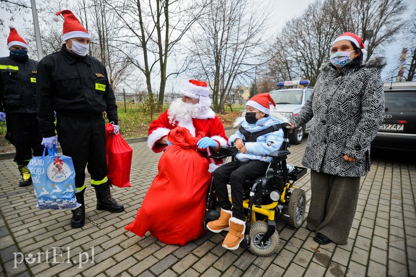 Strażacki Mikołaj spełnia marzenia zdjęcie nr 234077