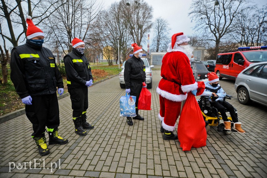 Strażacki Mikołaj spełnia marzenia zdjęcie nr 234076