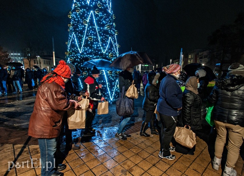 Coś więcej niż ciepły posiłek zdjęcie nr 234123