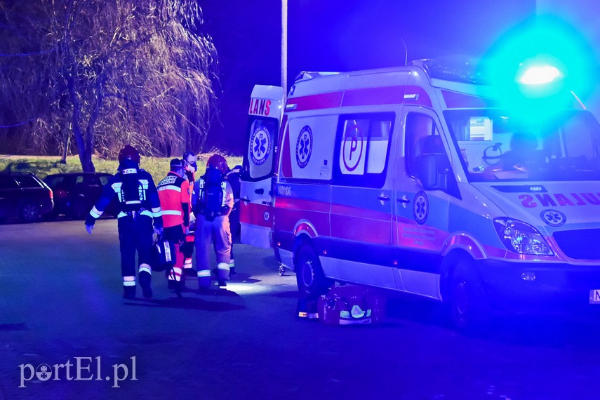 Pożar w bloku przy ul. Fromborskiej, dwie osoby w szpitalu zdjęcie nr 234215