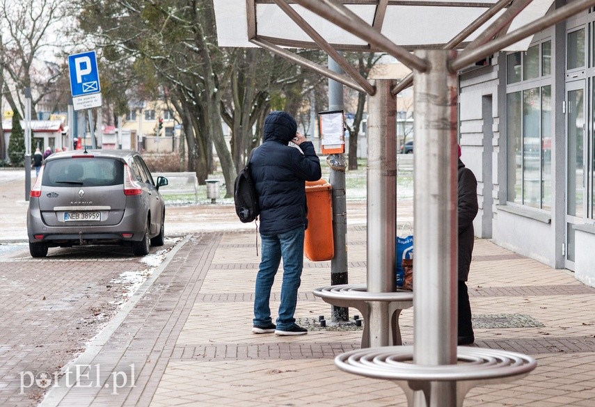 Zielony autobus ulicami miasta mknie.. zdjęcie nr 234350