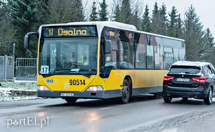 Zielony autobus ulicami miasta mknie.. zdjęcie nr 234342