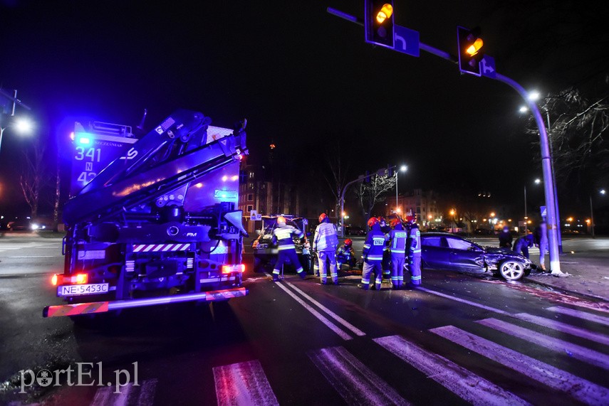 Kolizja audi z oplem na skrzyżowaniu ul. Wigilijnej z ul. Rycerską zdjęcie nr 234506