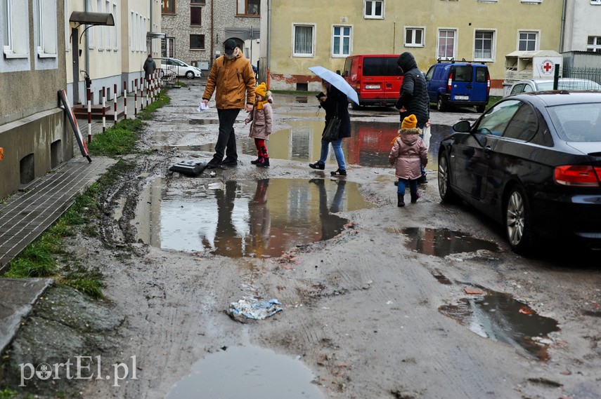 Dziury, wyrwy i zepsute samochody zdjęcie nr 234549