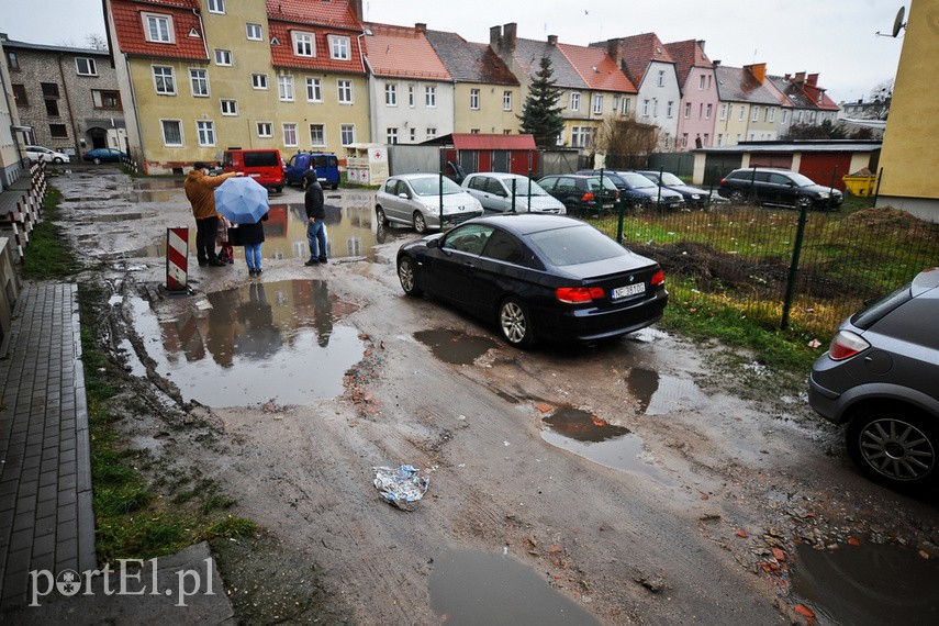 Dziury, wyrwy i zepsute samochody zdjęcie nr 234555