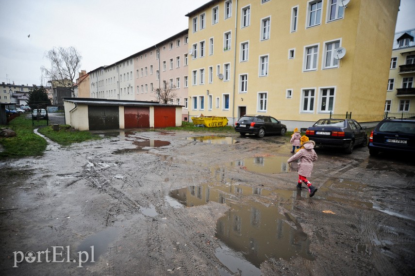 Dziury, wyrwy i zepsute samochody zdjęcie nr 234558