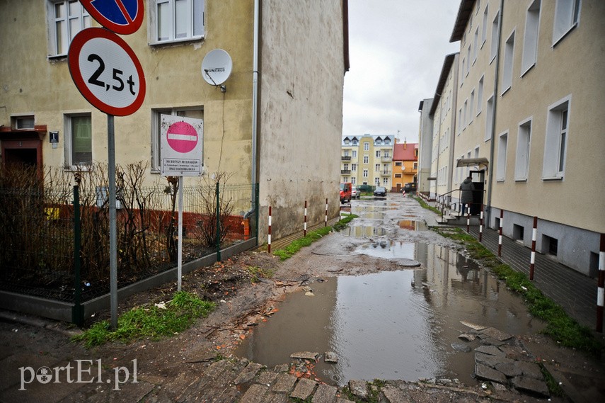 Dziury, wyrwy i zepsute samochody zdjęcie nr 234563