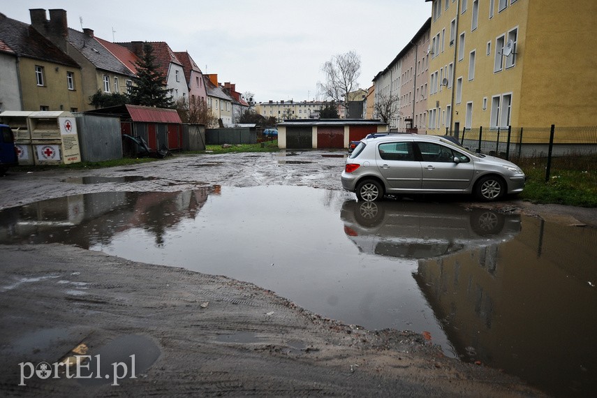 Dziury, wyrwy i zepsute samochody zdjęcie nr 234552