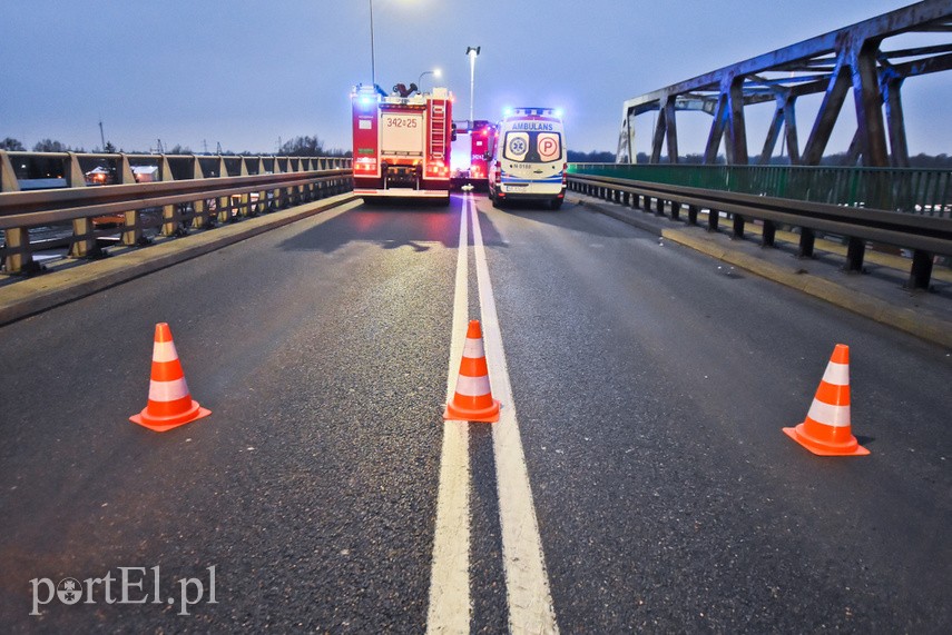 Most Unii Europejskiej zablokowany, zderzyły się tam trzy auta zdjęcie nr 234605