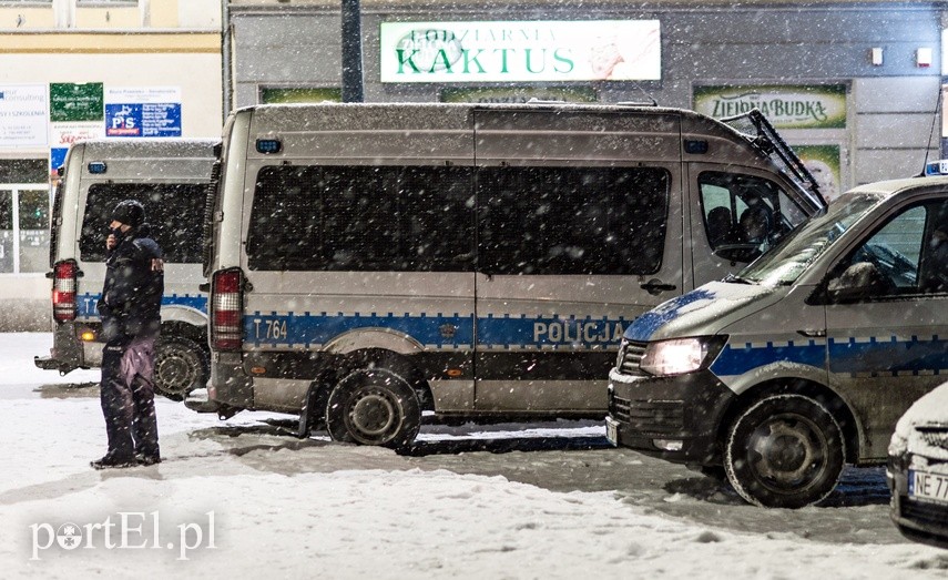 „Nie przyjmuję mandatu”. Zimowy spacer Elbląskiego Strajku Kobiet zdjęcie nr 234715