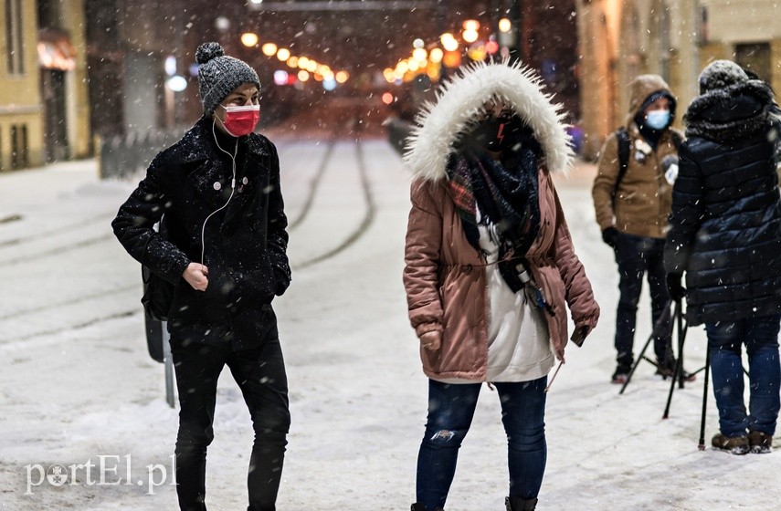 „Nie przyjmuję mandatu”. Zimowy spacer Elbląskiego Strajku Kobiet zdjęcie nr 234716