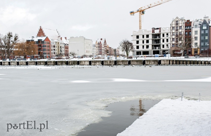 Pływali w lodowatej rzece zdjęcie nr 234752