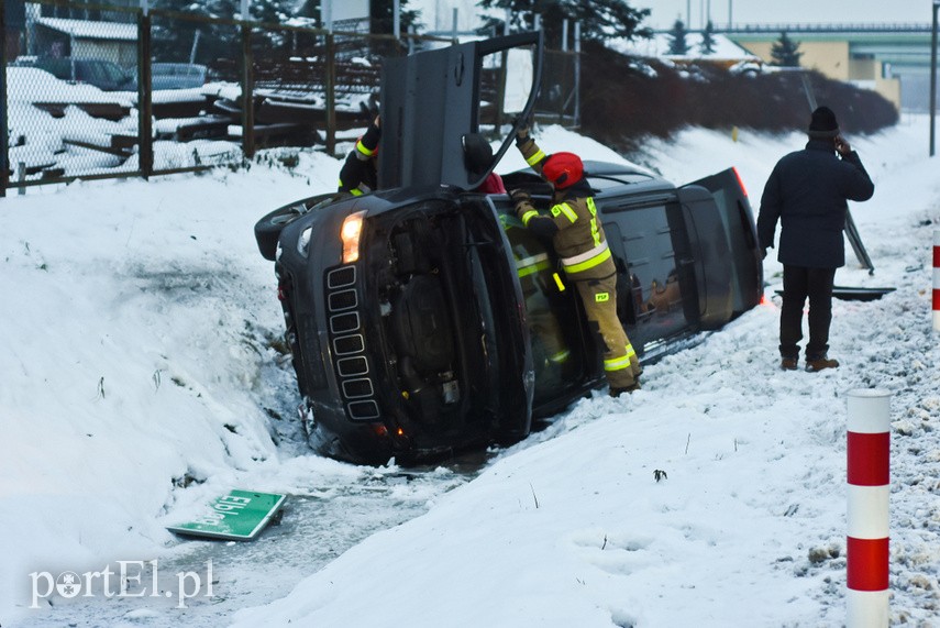 Toyota i jeep w rowie zdjęcie nr 234851