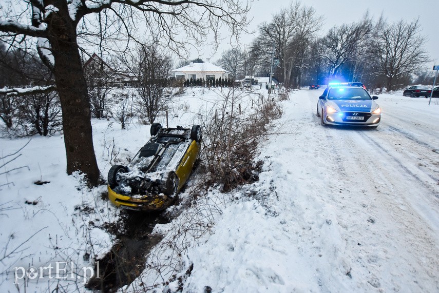 Toyota i jeep w rowie zdjęcie nr 234841