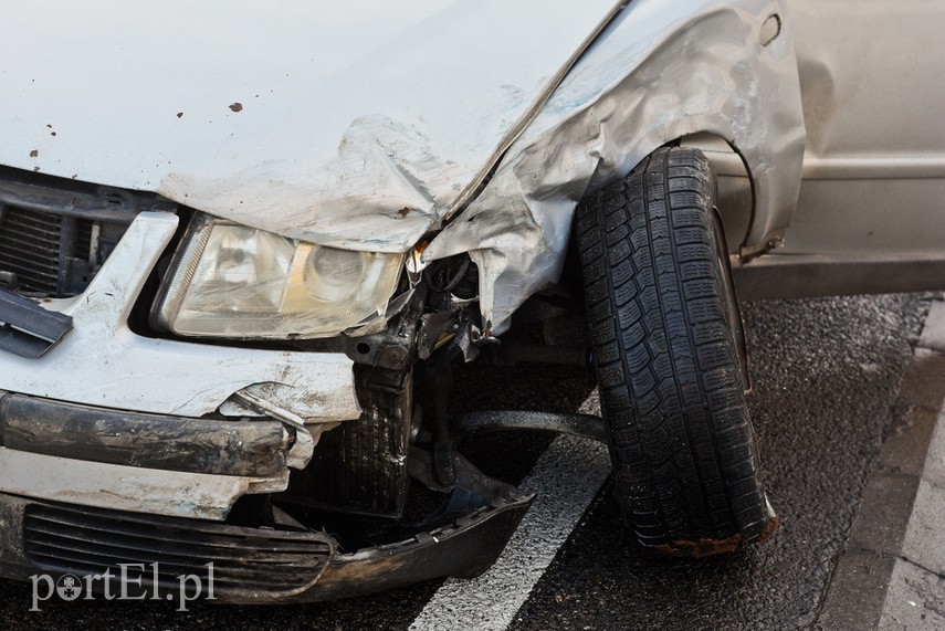 22-latek spowodował wypadek, będąc pod wpływem narkotyków i bez prawa jazdy zdjęcie nr 234973