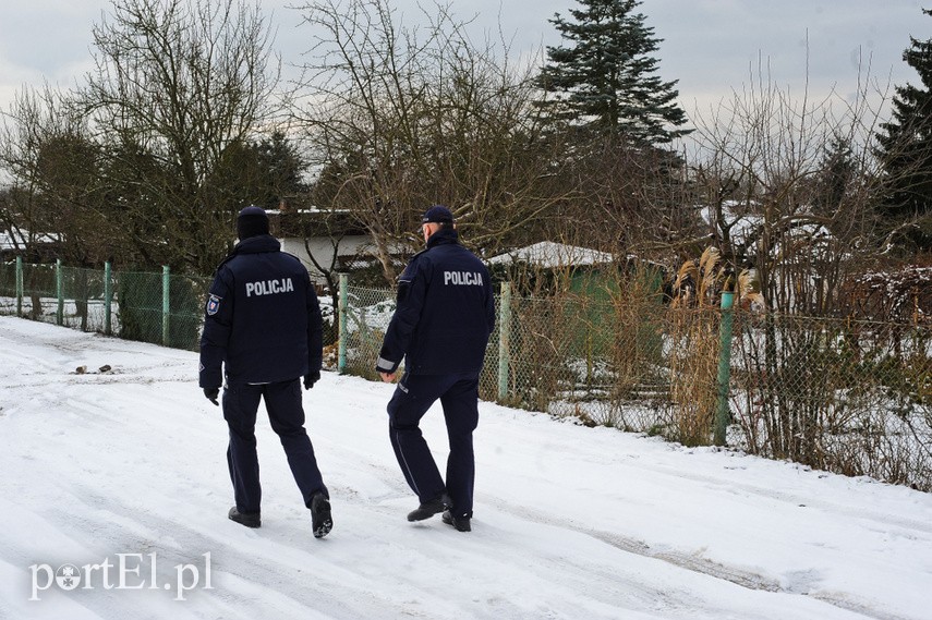 Policja szuka bezdomnych w czasie mrozów. „Przyjmują pomoc bardzo rzadko” zdjęcie nr 235146