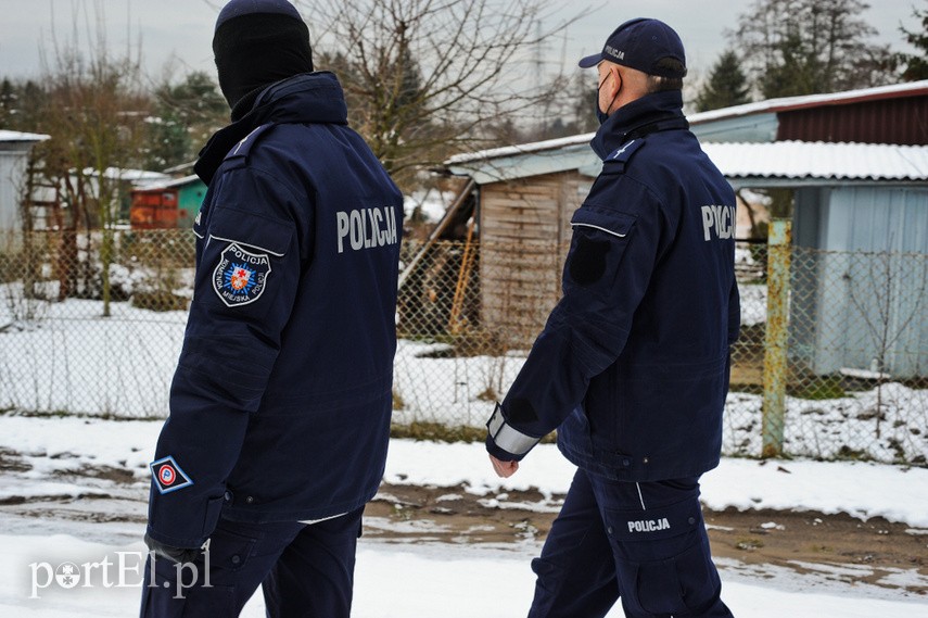 Policja szuka bezdomnych w czasie mrozów. „Przyjmują pomoc bardzo rzadko” zdjęcie nr 235147