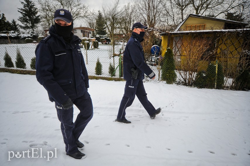 Policja szuka bezdomnych w czasie mrozów. „Przyjmują pomoc bardzo rzadko” zdjęcie nr 235149