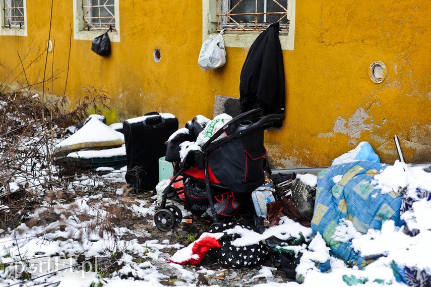 Policja szuka bezdomnych w czasie mrozów. „Przyjmują pomoc bardzo rzadko” zdjęcie nr 235159
